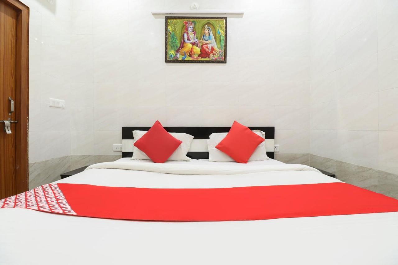 Oyo 69378 Trilok Dham 호텔 Vrindāvan 외부 사진